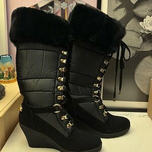 Guess black boots sz 6